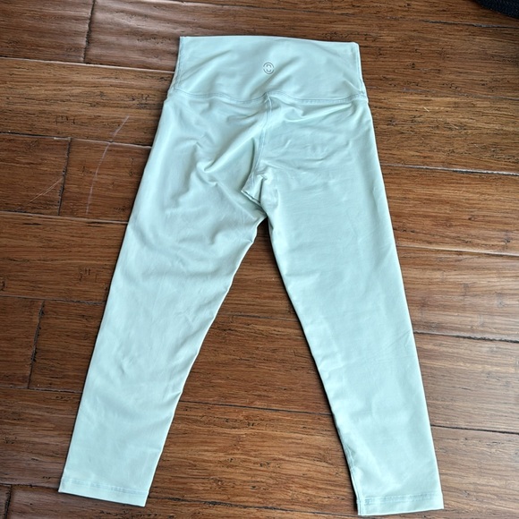 DYI Take Control Crop Leggings - Picture 3 of 4